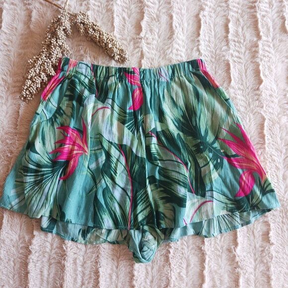 Show Me Your Mumu Floral Shorts Size Small